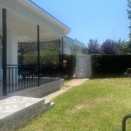 House With A Garden View In Holiday home *